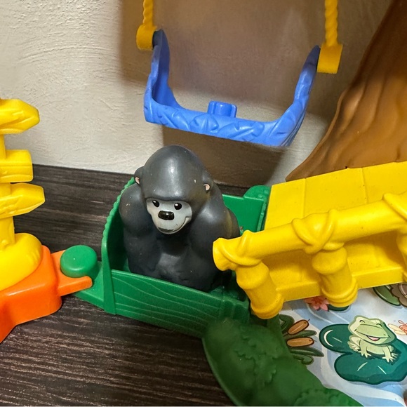 Fisher-Price Little People Big Animal Zoo 5 LP figures and Fence - Picture 7 of 12